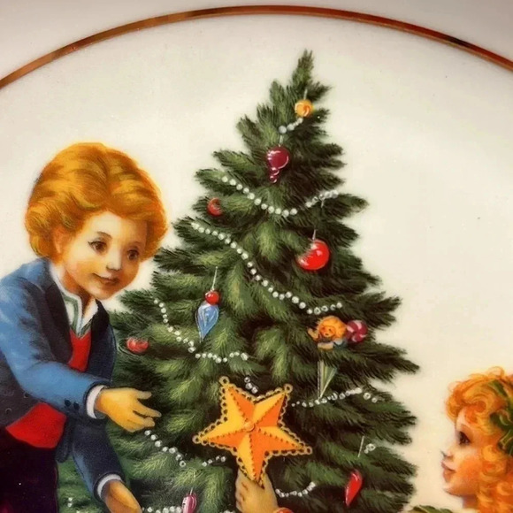 Vintage 1982 Avon XMAS MEMORIES PORCELAIN PLATE TRIMMED WITH  22K GOLD! - Picture 3 of 14